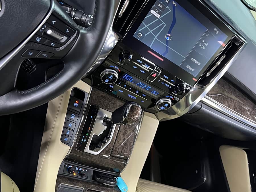 Toyota Alphard 2020 car image #26
