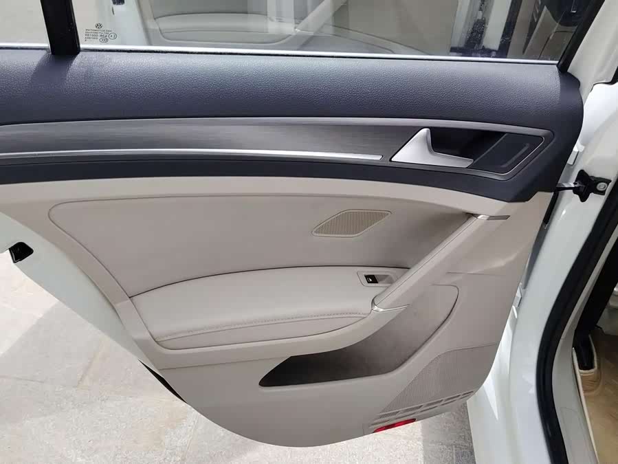 Volkswagen Golf 2015 car image #26