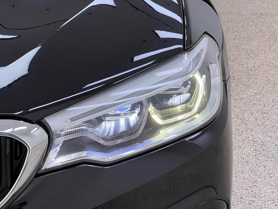 BMW 5 Series (Imported) 2019 #26 BMW 5 Series (Imported) 2019 car image #26