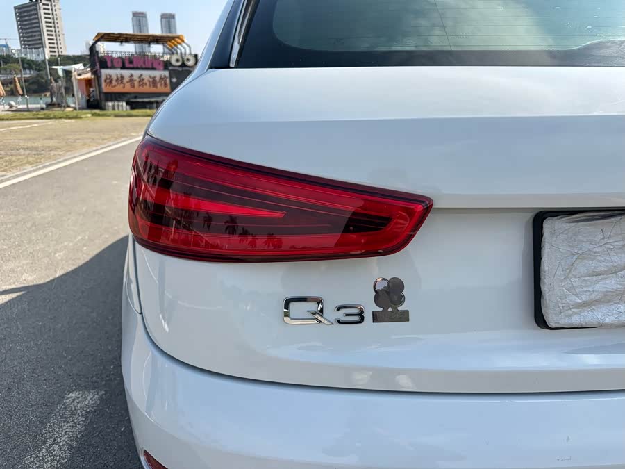 Audi Q3 2015 صورة سيارة #26