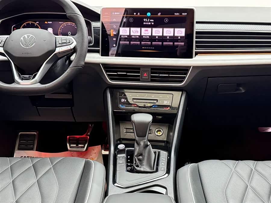 Volkswagen Tiguan L 2024 car image #26