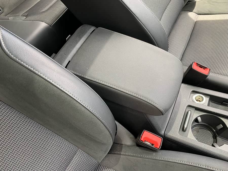 Volkswagen Golf 2019 car image #26