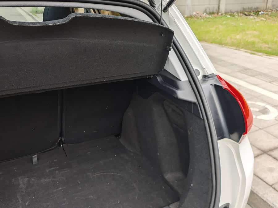 Peugeot 2008 2016 car image #26