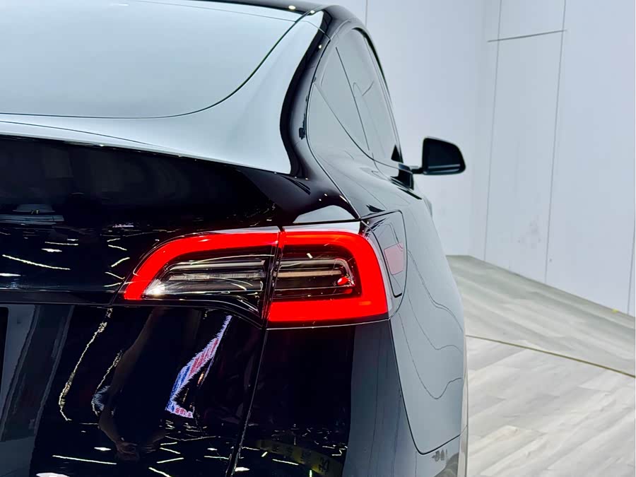 Tesla Model Y 2023 car image #26