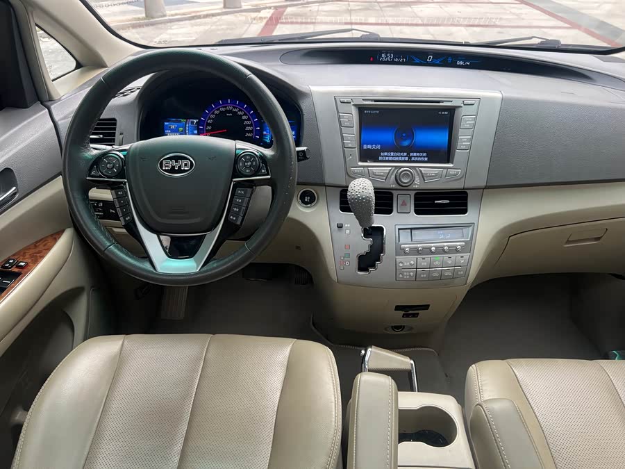 BYD M6 2015 car image #26