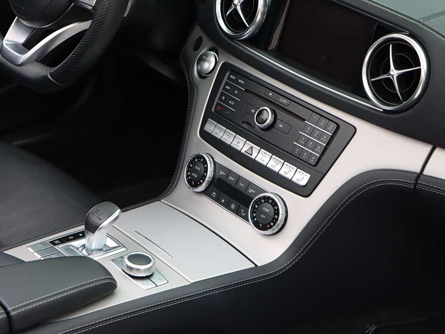 Mercedes-Benz SL Class 2019 immagine di auto #26