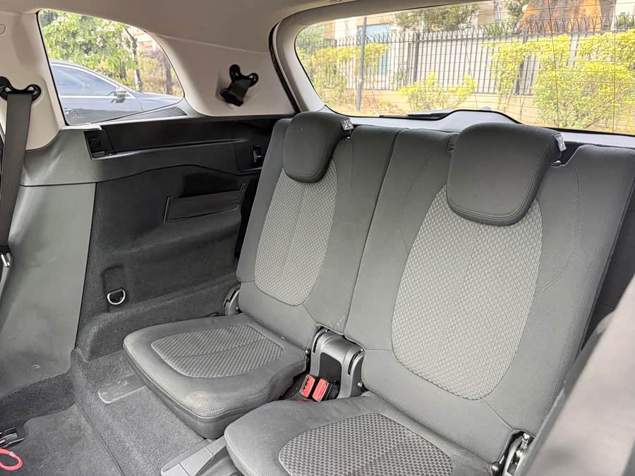 BMW 2 Series Gran Tourer 2016 immagine di auto #26