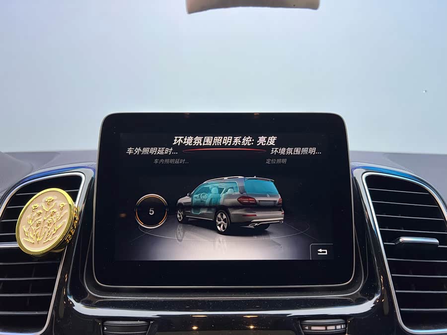 Mercedes-Benz GLS Class 2018 immagine di auto #26