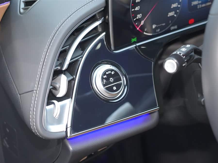 Mercedes-Benz E Class New Energy 2025 car image #26