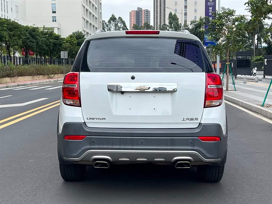 Chevrolet Captiva 2017 car image #26