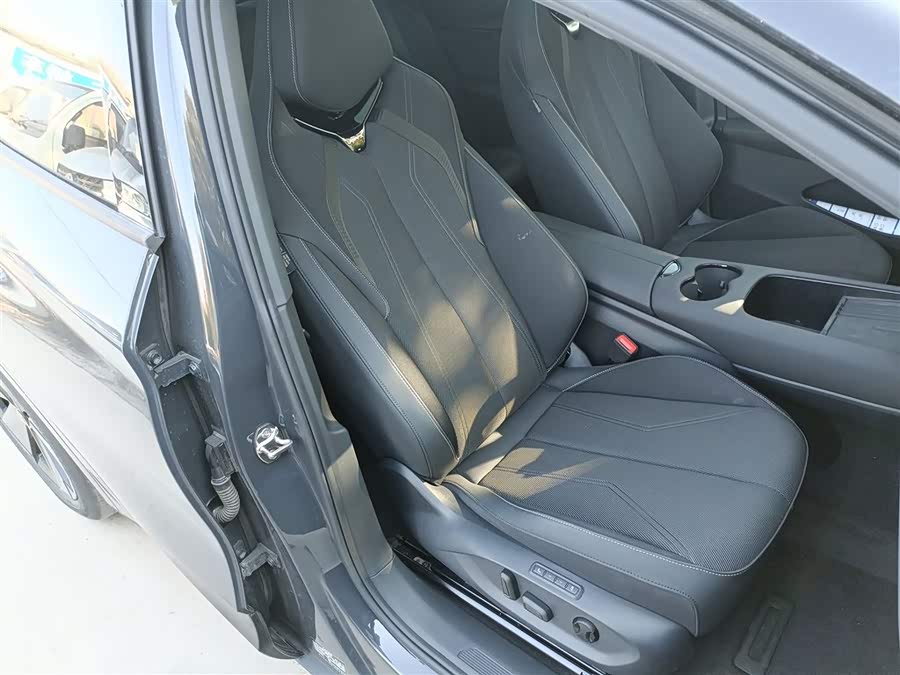 Volkswagen ID.UNYX 06 2024 imagem de carro #26