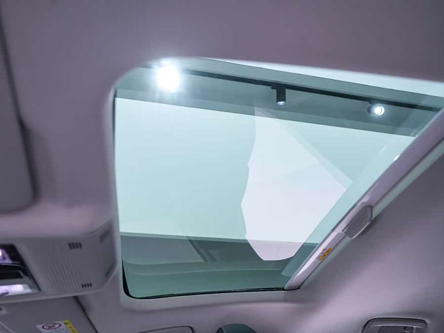 Volkswagen Golf 2023 car image #26