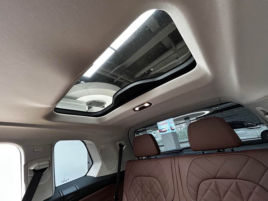 BMW X7 2023 car image #26