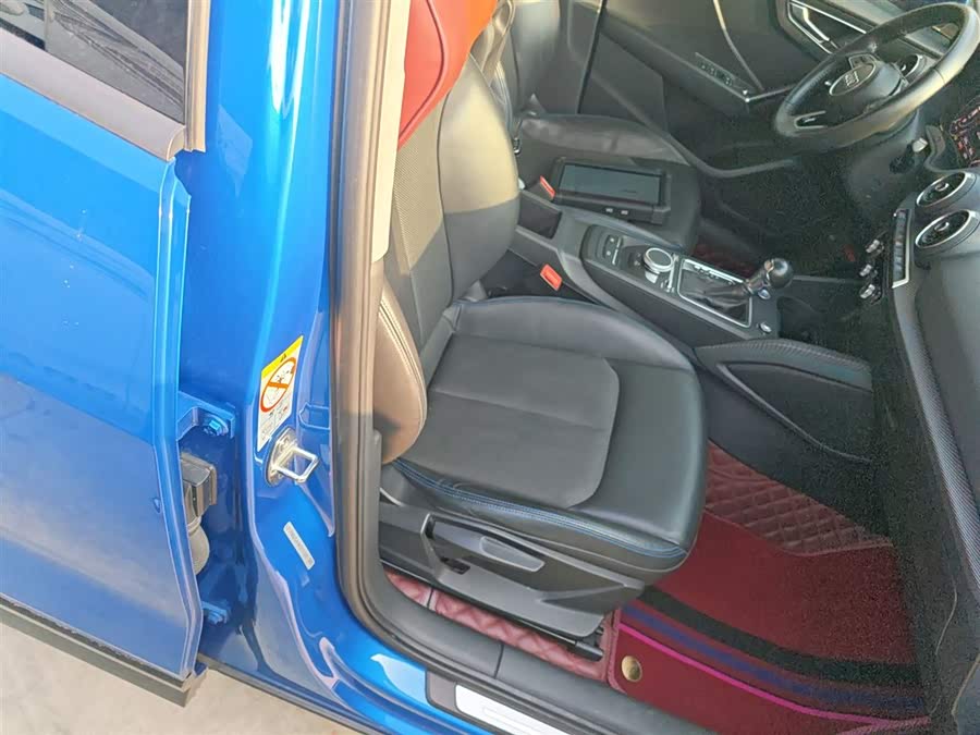 Audi Q2L e-tron 2020 #26 Audi Q2L e-tron 2020 car image #26