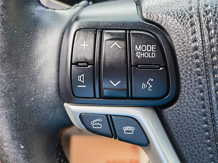 Toyota SIENNA 2018 car image #26