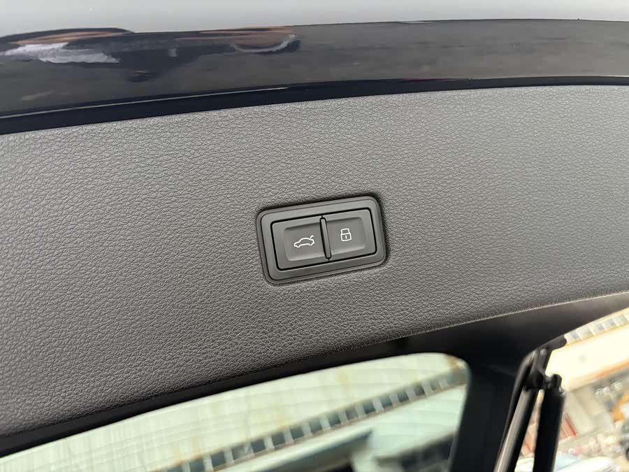 Audi Q8 2022 car image #26