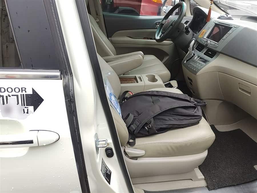 BYD M6 2014 car image #26