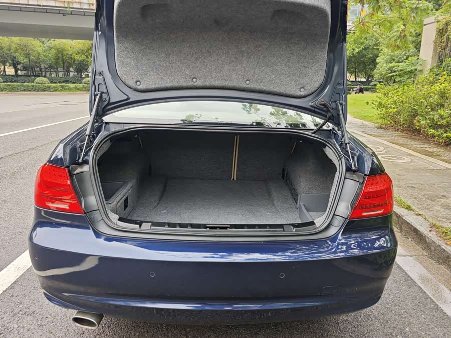 BMW 3 Series (Imported) 2011 car image #26