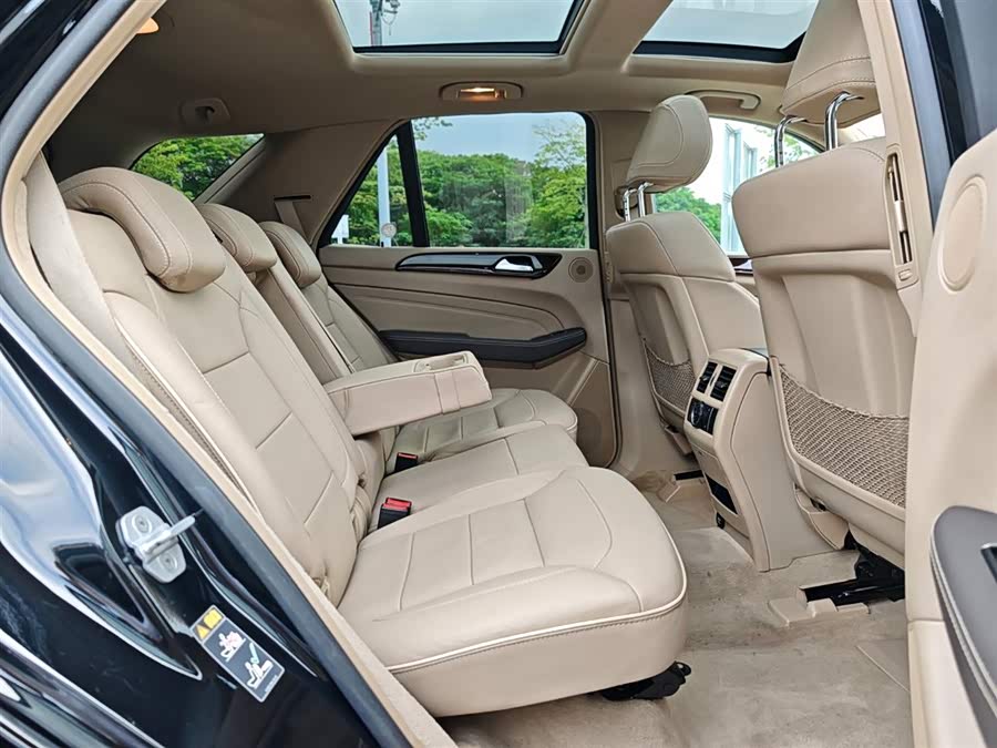 Mercedes-Benz M Class 2012 car image #26