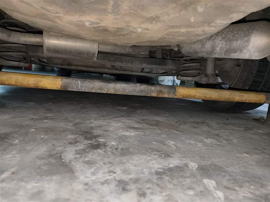 BYD G5 2015 #26 BYD G5 2015 car image #26