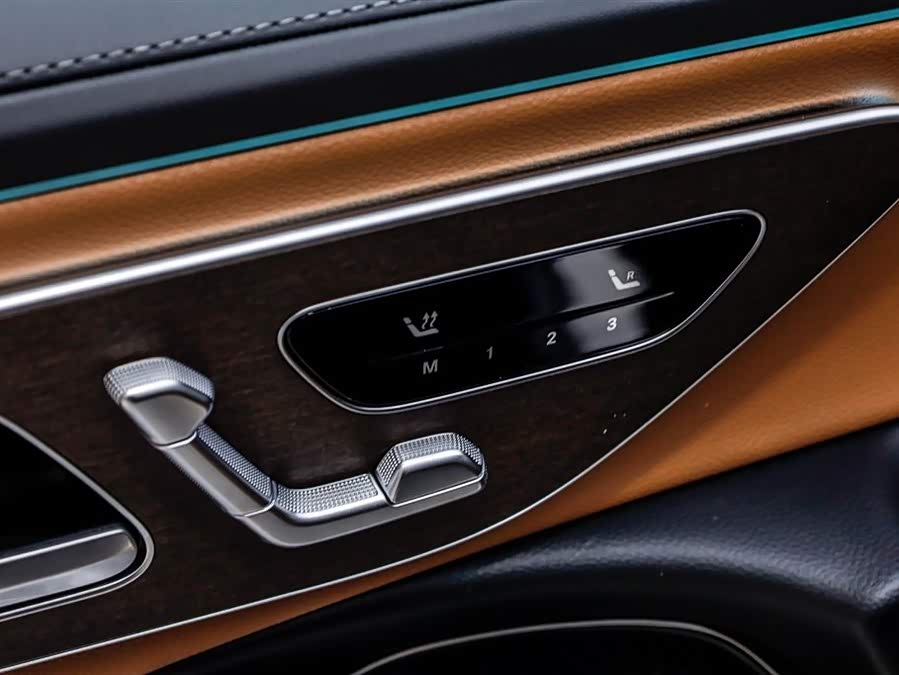 Mercedes-Benz E Class New Energy 2025 car image #26