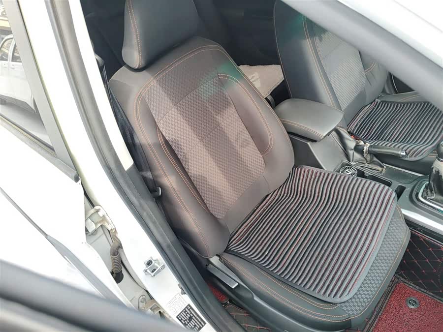 SWM X3 2019 صورة سيارة #26