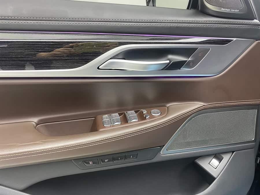 BMW 7 Series 2020 car image #26