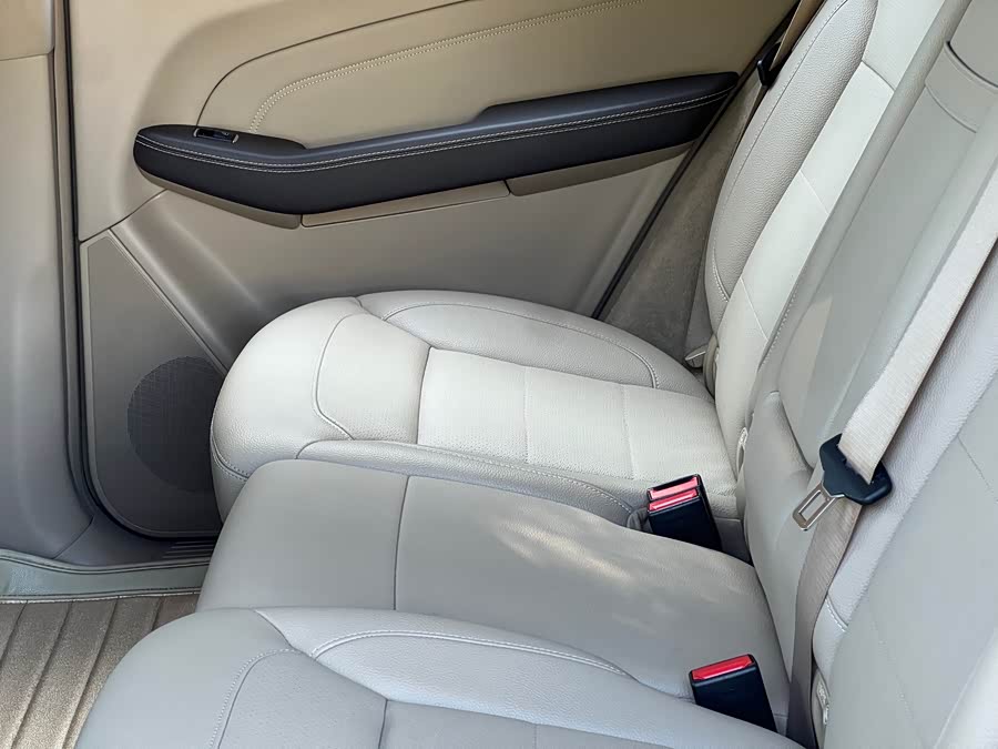 Mercedes-Benz M Class 2015 car image #26