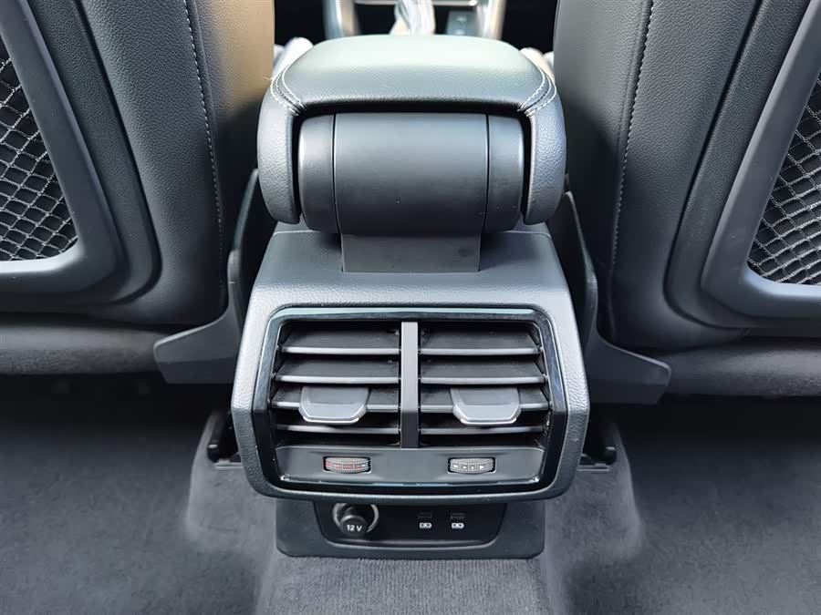 Audi Q3 2020 car image #26