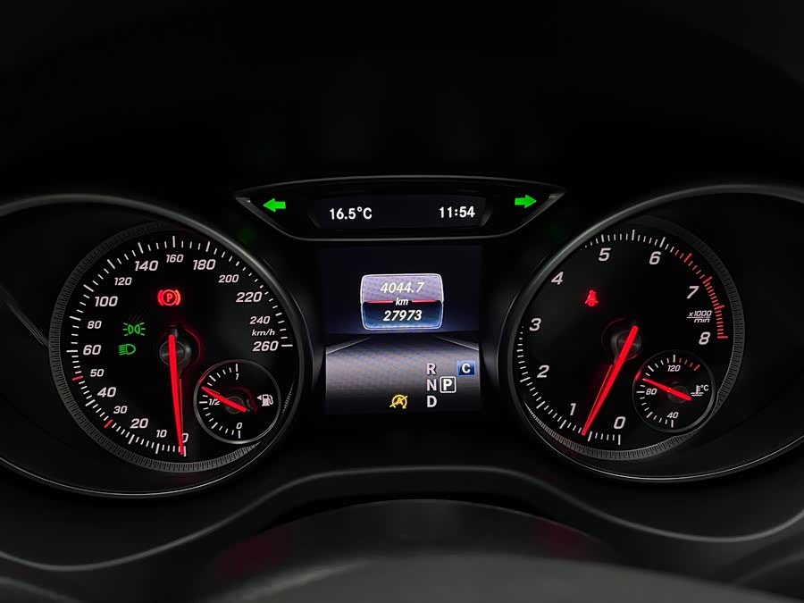 Mercedes-Benz GLA Class 2018 #26 Mercedes-Benz GLA Class 2018 car image #26