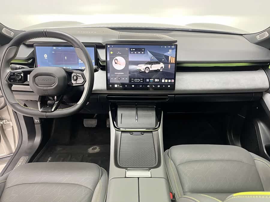 Lynk & Co 08 EM-P 2023 car image #26