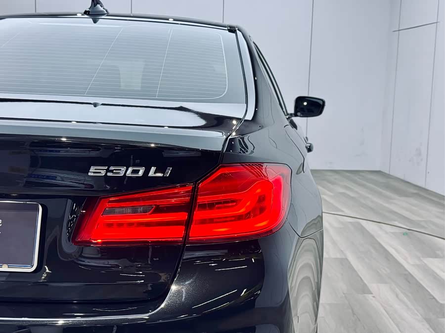 BMW 5 Series 2019 image de voiture #26