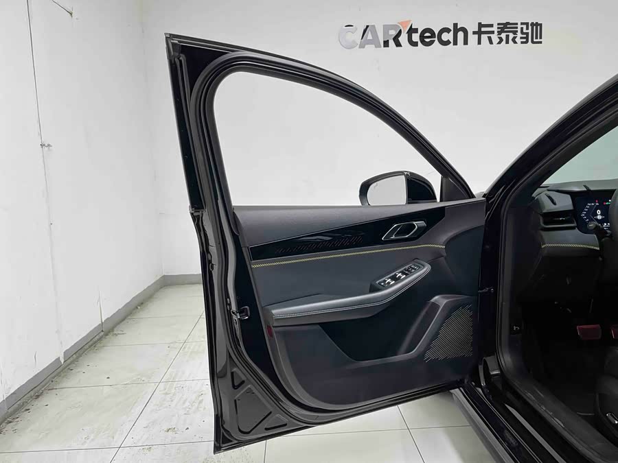 Lynk & Co 03 2022 car image #26
