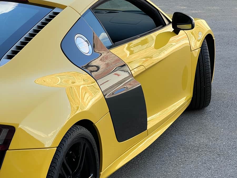 Audi R8 2012 car image #26