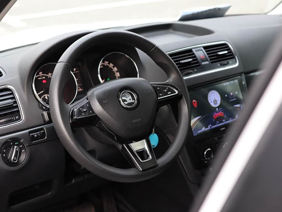 Skoda Yeti 2016 car image #26