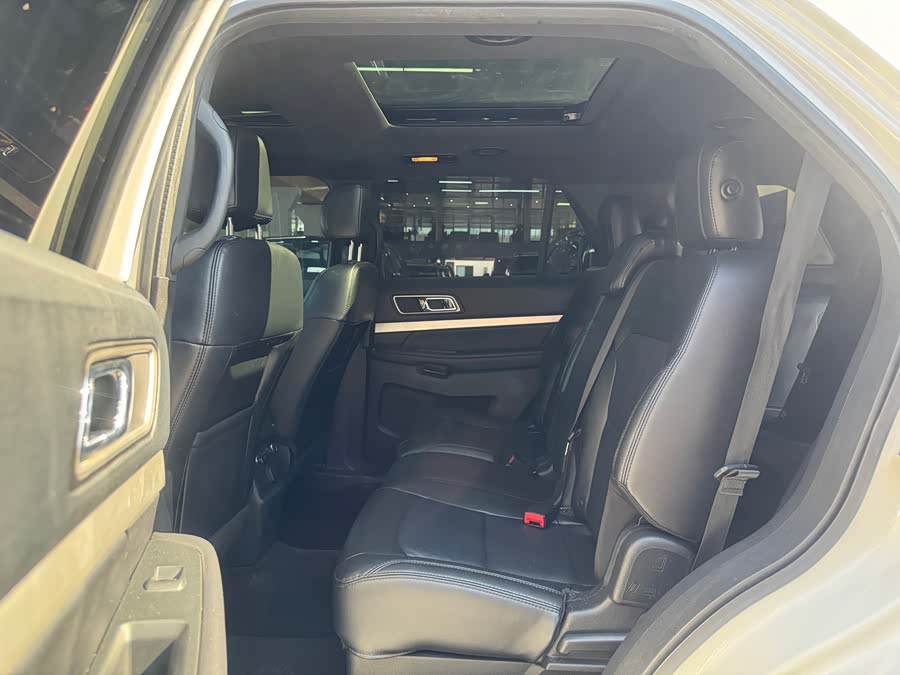 Ford Explorer (Imported) 2016 car image #26