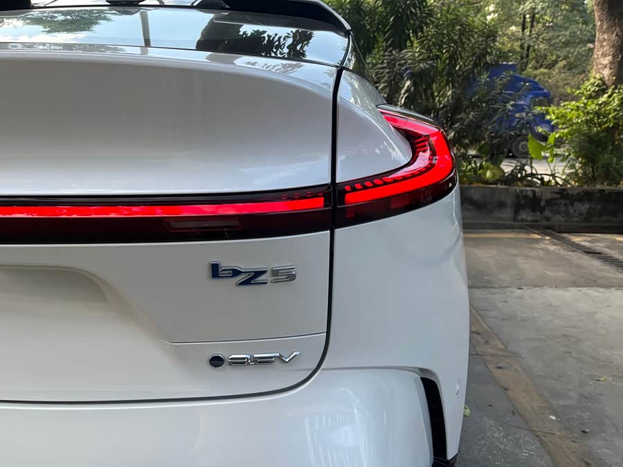 Toyota bZ5 2025 immagine di auto #26