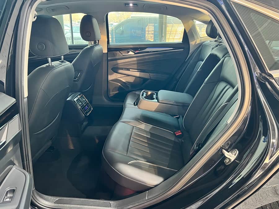 Volkswagen Passat 2023 car image #26