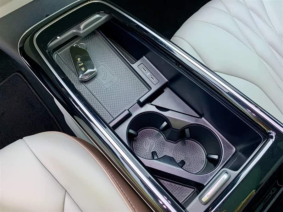 Volkswagen ID.6 X 2022 car image #26