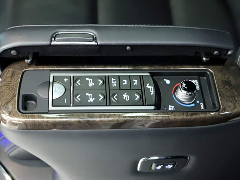 Toyota Alphard 2019 car image #26