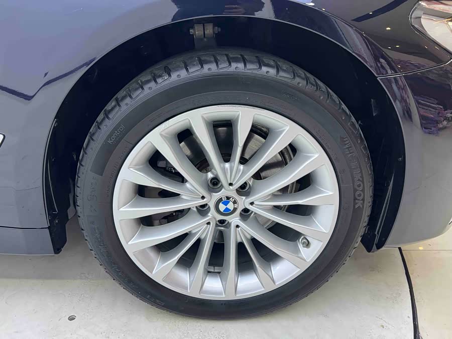BMW 5 Series 2022 car image #26