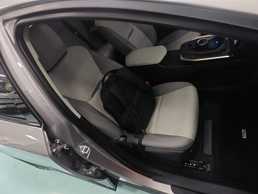 Toyota bZ3 2023 immagine di auto #26