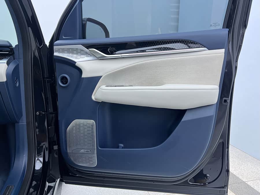 Zeekr 009 2024 imagen de coche #26