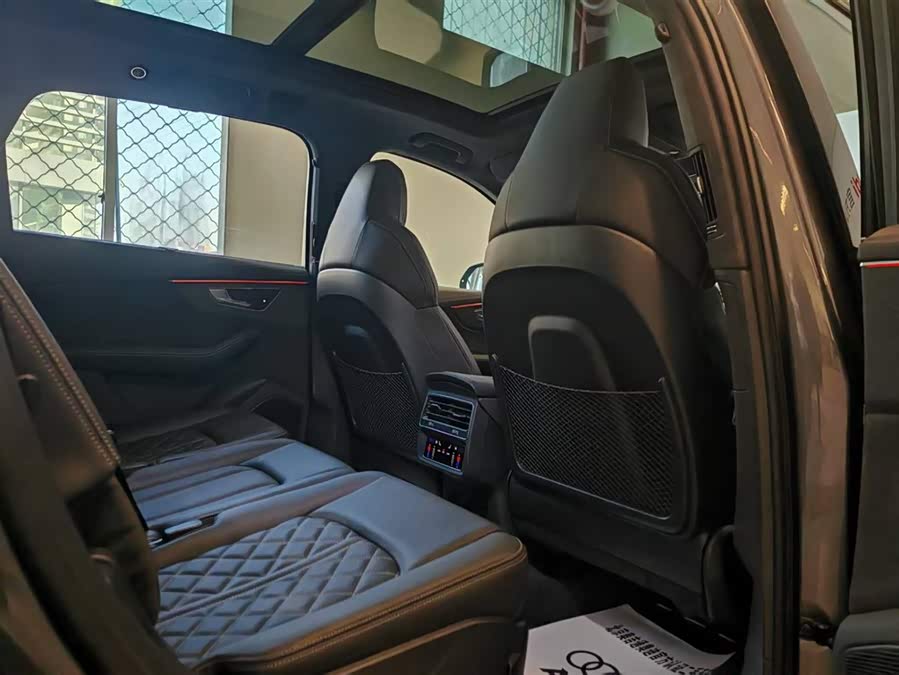 Audi SQ7 2024 #26 Audi SQ7 2024 car image #26