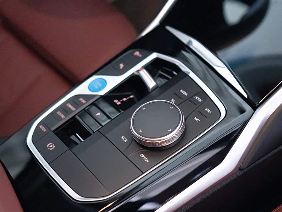 BMW i3 2024 car image #26