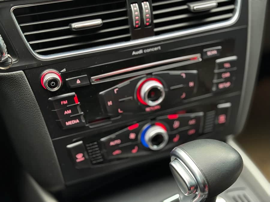 Audi Q5 2018 изображение автомобиля #26