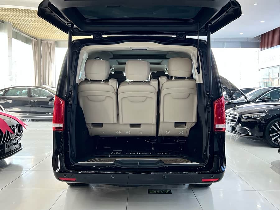 Mercedes-Benz V Class 2023 immagine di auto #26