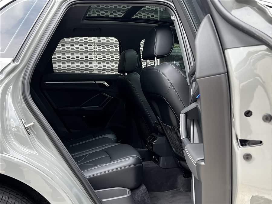 Audi Q3 2024 car image #26