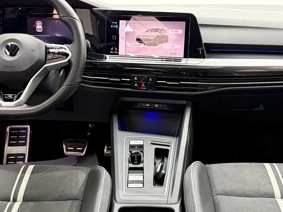 Volkswagen Golf 2022 car image #26