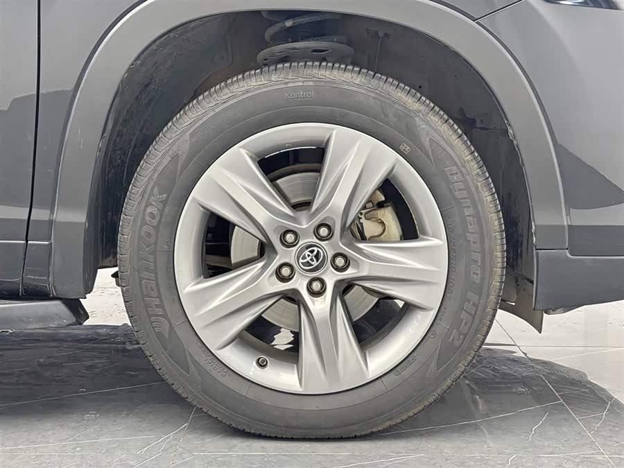 Toyota Highlander 2018 car image #26